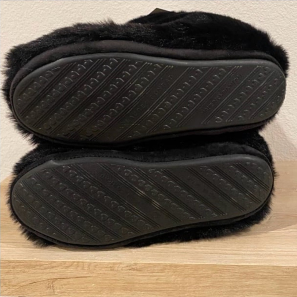 Lauren Conrad Black Faux Fur Slippers - Picture 5 of 5